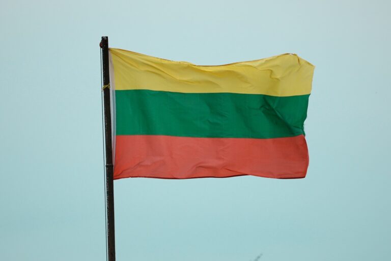 Пошкоджене посольство у Києві: Литва заявила про право на компенсацію