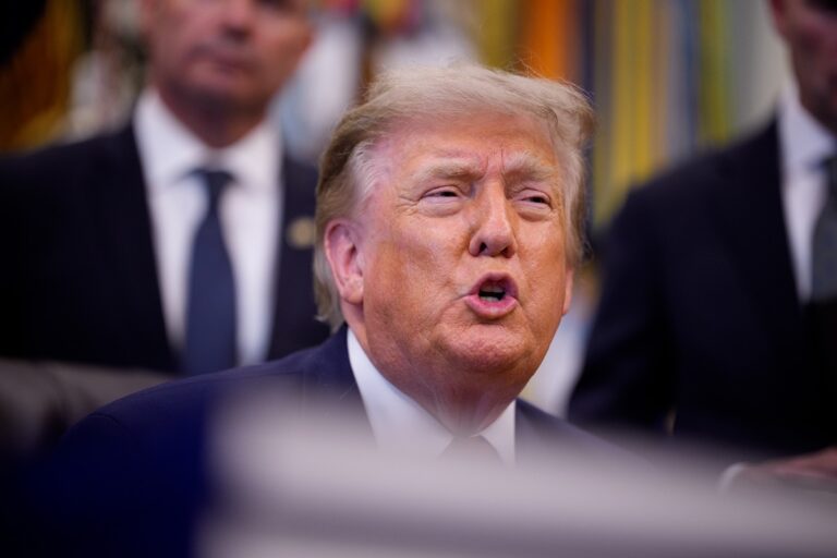 Суд США зупинив будівництво бального залу Трампа