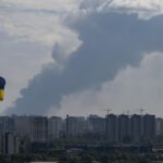 У Києві палає будинок після влучання “шахеда”
