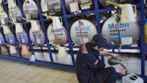 У Росії новий дефіцит: дорожчають і зникають автомобільні оливи
