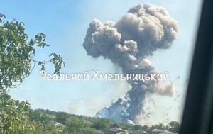 Вибух у Хмельницькому: п’ятьох військових досі шукають