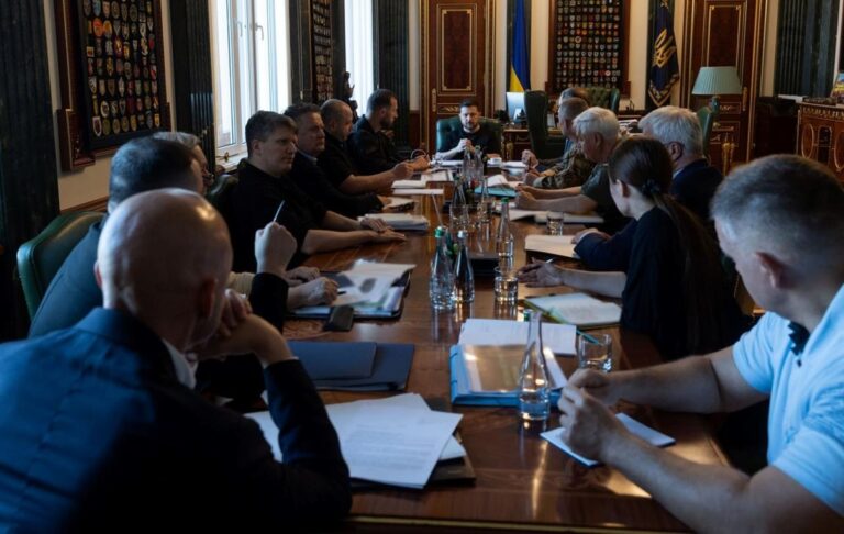 Зеленський провів нараду щодо ракетної зброї