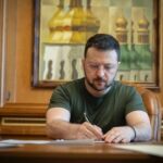 Зеленський звільнив послів України у шести країнах
